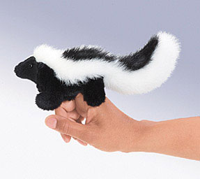 Skunk – Finger Puppet
